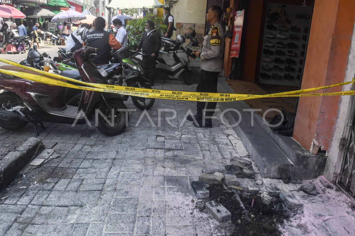 Asap Hitam Menyembur dari Tanah di Pasar Baru, Ternyata Kabel Listrik Korslet