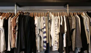 “Capsule Wardrobe”: Solusi Hemat dan Praktis Ciptakan Gaya Tanpa Batas