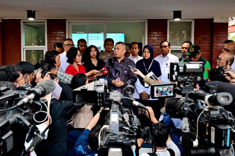 Gunung Anak Krakatau Erupsi, Kenapa Bandara Harus Tes Tia...