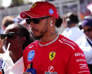 Hamilton Desak Ferrari Buat Aturan Balapan Setelah Bersitegang dengan Leclerc
