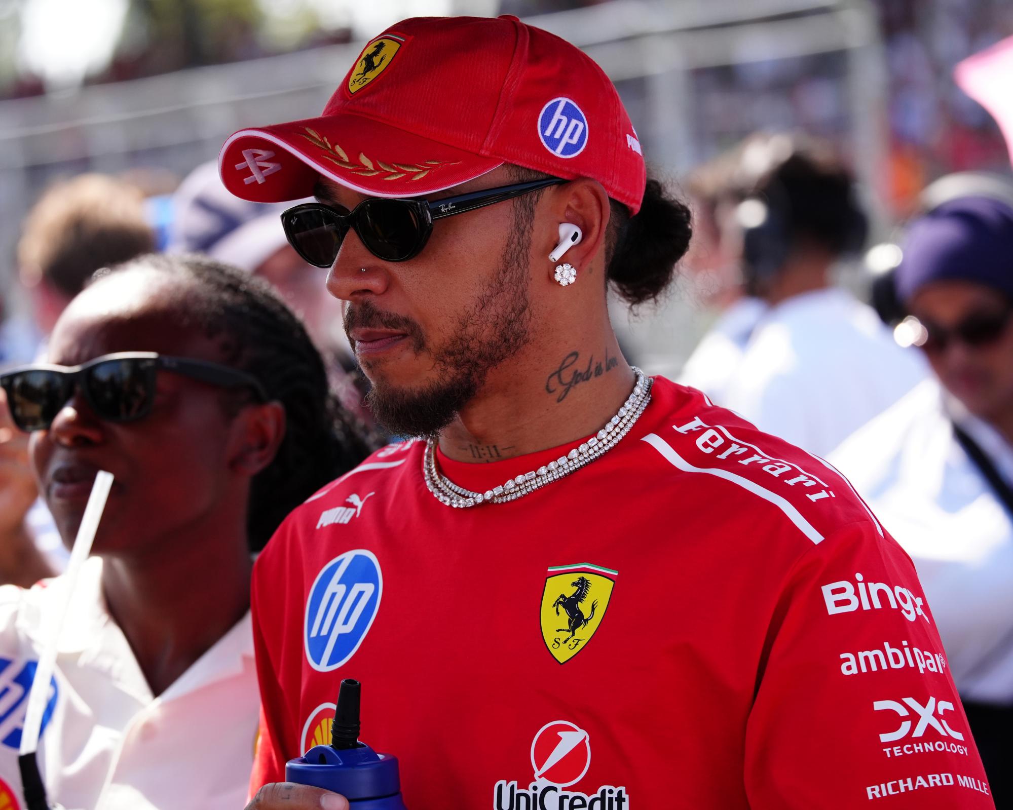Hamilton Desak Ferrari Buat Aturan Balapan Setelah Bersitegang dengan Leclerc