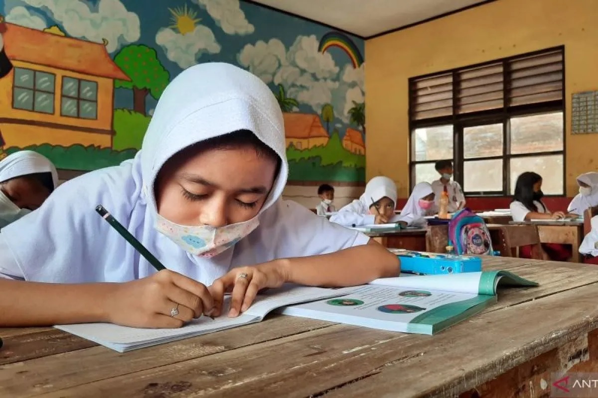 Hindari Abu Vulkanik, Anak-anak TK hingga SMP di Tangeran...