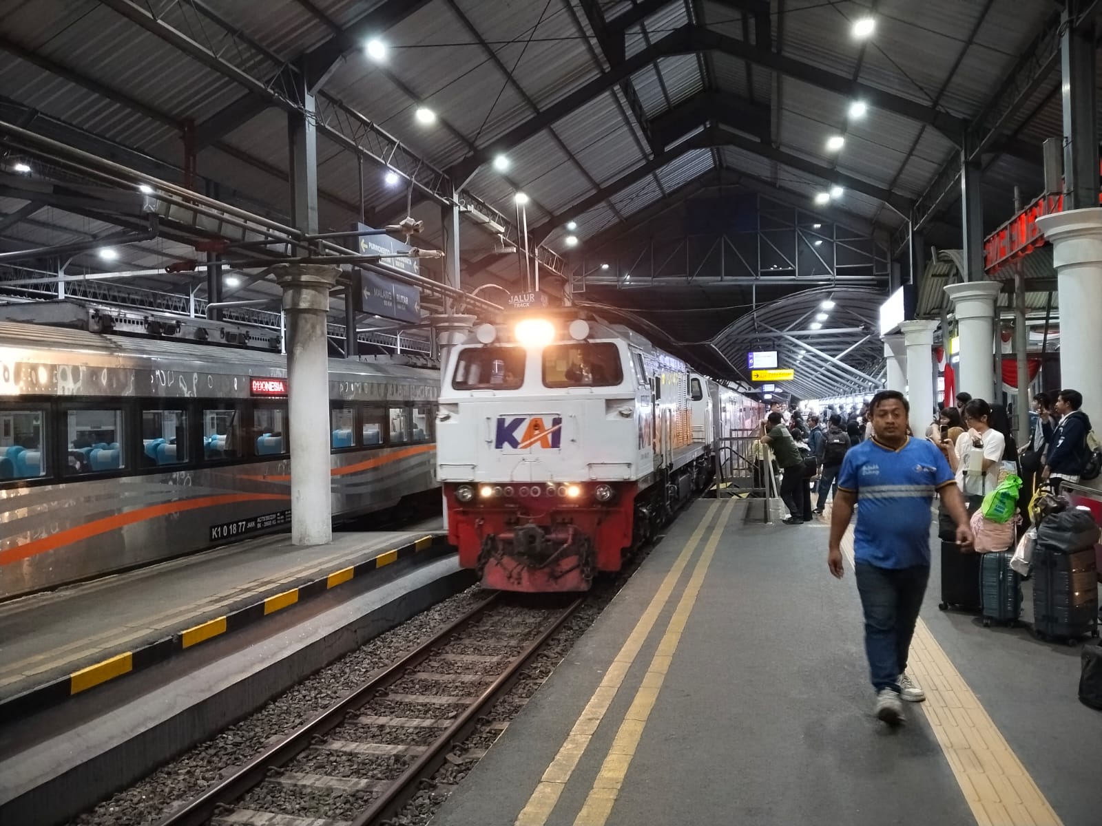 Letusan Anak Krakatau Masih Ganggu Penerbangan, KAI Daop ...