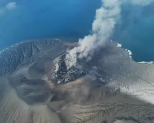 Media Luar Negeri Sebut Letusan Anak Krakatau Sebabkan 170.000 Penumpang  Terlantar karena Penutupan Bandara