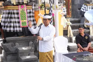 Menjaga Ekistensi Adat dan Budaya yang Menopang Pariwisata