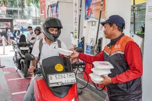 Peringati Hari Pelanggan Nasional, Pertamina Patra Niaga Bagikan 8.100 Porsi Makanan di 8 Kota