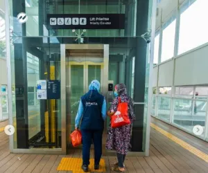 Sempat Dihentikan Akibat Abu Vulkanik, Transjakarta Kembali Operasikan Lift dan Eskalator