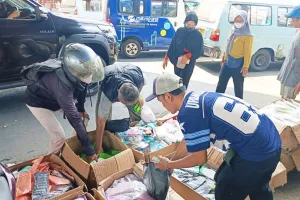 Warga Jakarta Mulai Berburu Masker Antisipasi Dampak Abu Vulkanik