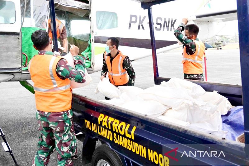 3 Ton Garam Disemai ke Awan, Upaya Lanud Sjamsudin Noor P...