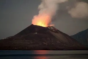 Basarnas Cari Lima Wartawan yang Hilang Kontak saat Meliput Erupsi Gunung Anak Krakatau