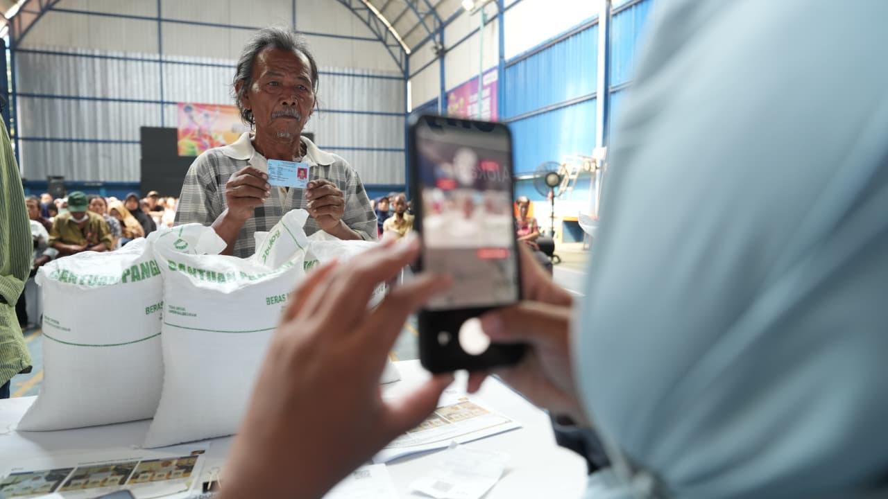 Hadapi El Nino & Paceklik, Bantuan Pangan Beras Lanjut Hingga Akhir Tahun, Sasar 33,2 Juta Keluarga