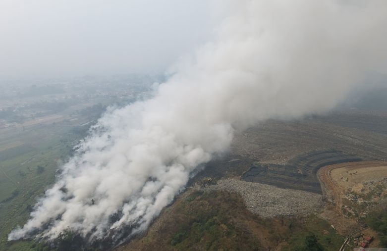Kebakaran TPA Galuga Bogor Belum Sepenuhnya Padam, Asap Masih Mengepul dari Sejumlah Titik