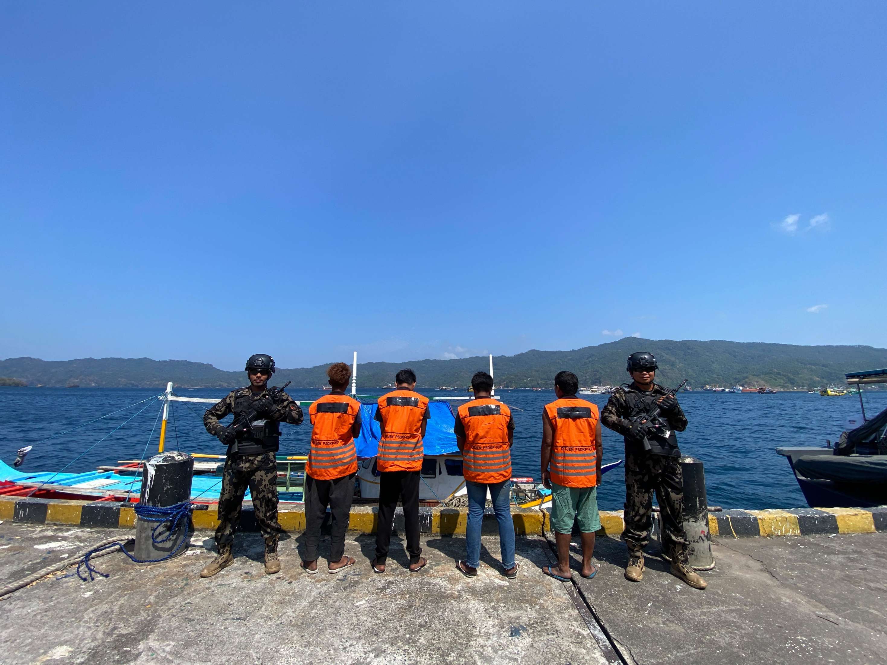 KKP Tangkap Kapal Filipina dan Bongkar 25 Rumpon Ilegal di Maluku Utara
