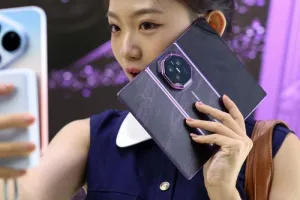 Ponsel Lipat Tiga Huawei Mate XT 2 Resmi Meluncur, Ditenagai Chip Canggih Kirin 9050 Pro