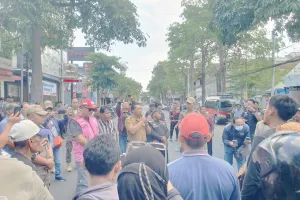 Ratusan Warga Ngamuk Tagih Janji Pajak, Pemkab Tulungagung Upayakan Percepatan Perbaikan Jalan Lingkar Waduk Wonorejo