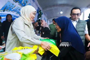Ringankan Beban Warga Pasuruan, Khofifah Gelar Pasar Murah saat Musim Kemarau 