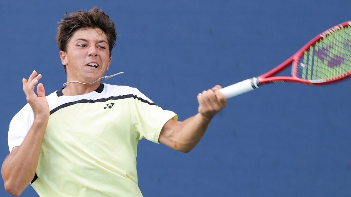 US Open: Teodor Davidov dan Keajaiban Servis Dua Tangan di Flushing Meadows