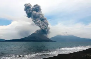 BMKG Ungkap Abu Vulkanik Gunung Anak Krakatau Menyebar hingga Teluk Lampung