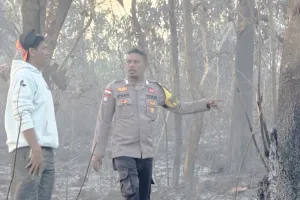 Cuma Pakai APAR Seadanya, Aksi Heroik Bripka Ivan Gagalkan Bencana Kebakaran di Maluku