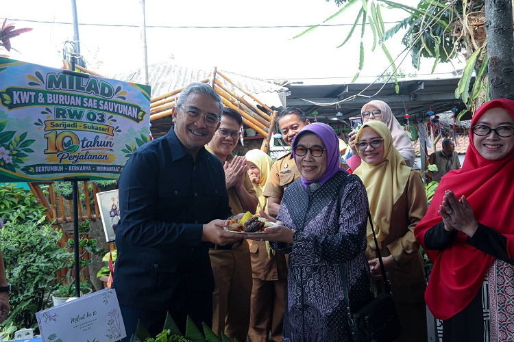 Pemkot Bandung Salurkan Bantuan Pangan bagi 1.832 Keluarg...