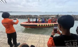 Pencarian 8 Orang Hilang di Selat Sunda Memasuki Hari Kedua, Basarnas Perluas Radius