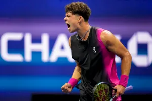 US Open: Perang 4 Jam 28 Menit, Shelton Tundukkan Alcaraz dalam Duel Epik