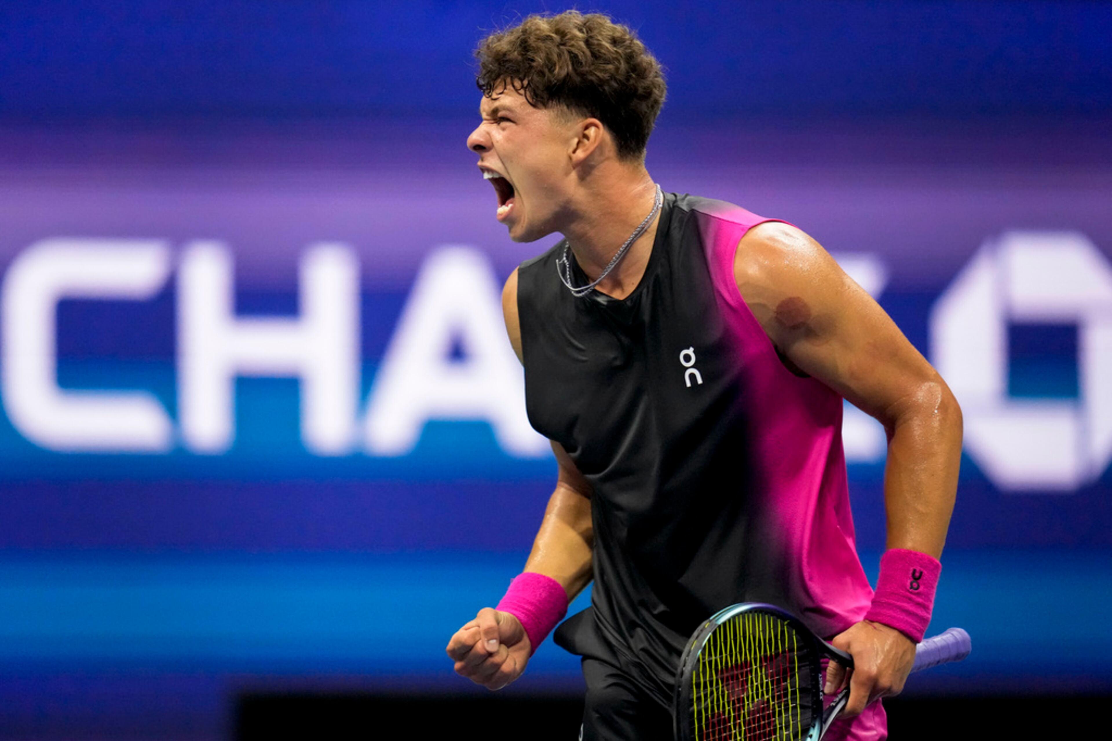 US Open: Perang 4 Jam 28 Menit, Shelton Tundukkan Alcaraz dalam Duel Epik