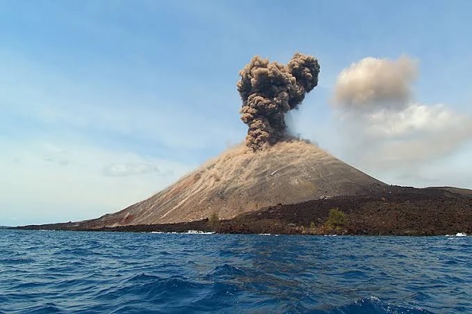 Badan Geologi ESDM: Gunung Anak Krakatau Masih Level Siaga    