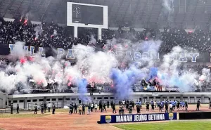 Bobotoh Padati Latihan Persib di GBLA untuk Hadapi Persija