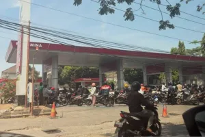 Gubernur Sulsel Minta Masyarakat Tak Panic Buying, Stok BBM Aman
