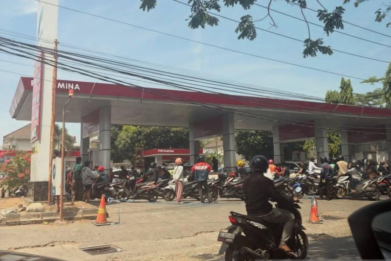 Gubernur Sulsel Minta Masyarakat Tak Panic Buying, Stok BBM Aman