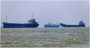 Harga Minyak Mentah Melonjak Seiring Iran Perketat Kendali atas Selat Hormuz