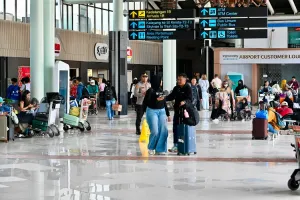 Menhub Pastikan Operasional Bandara Normal Pascaterdampak Erupsi