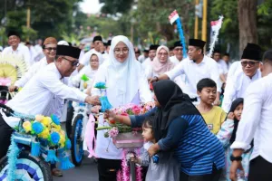 Pawai Endhog-endhogan dalam Memperingatan Maulid di Banyuwangi