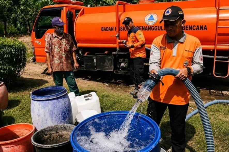 Pendistribusian Air Bersih di 12 Desa Terdampak Kekeringan di Lumajang