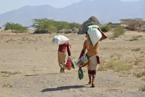 Pertempuran Houthi Pecah, Hampir 1.400 Keluarga di Yaman Melarikan Diri