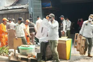 Puluhan Lapak PKL Liar Mendadak Ditertibkan! Ada Apa di Kebayoran Lama Utara?