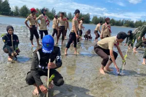 TNI Gandeng Generasi Muda Menjaga Ekosistem Mangrove di Pesisir Aceh