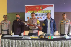 Warga Supiori Serahkan Senpi Rakitan dan 43 Peluru, Kapolres Ungkap Faktanya
