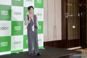 Viral dan Bikin Haru, Reaksi Aktor Asal China Cheng Lei saat Baca Surat Penggemar Tunarungu dan Tunawicara