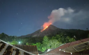 Breaking News: Guguran Lava Gunung Karangetang Capai Jarak 1 Kilometer, Warga Diimbau Waspada 