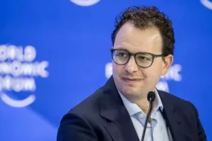 CEO Anthropic Minta Pengembangan AI Diperlambat, Khawatir Bisa Ambil Alih Internet
