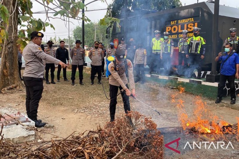Hadapi Karhutla, Polres OKU Timur Bekali Polisi Teknik Pemadaman dengan X-Fire.