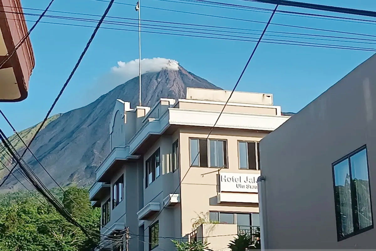 Breaking News: Guguran Lava Gunung Karangetang Capai Jara...