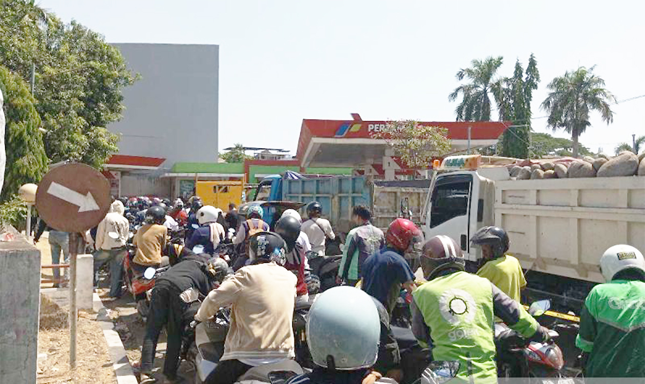 Kemacetan SPBU Makassar Bikin Geram, Pertamina Patra Niaga Ubah Jadwal Pengisian BBM 