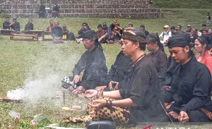 Masyarakat Adat Doakan Keselamatan Indonesia dari Lereng Gunung Slamet