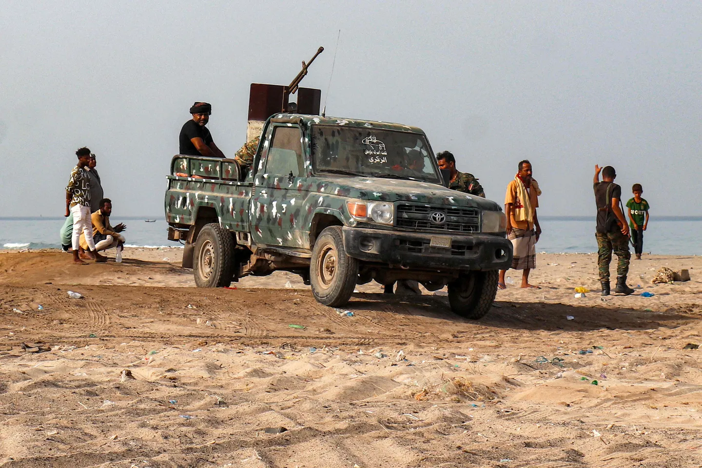 Pesisir Barat Yaman Jatuh, Houthi Kini Cengkeram Selat St...