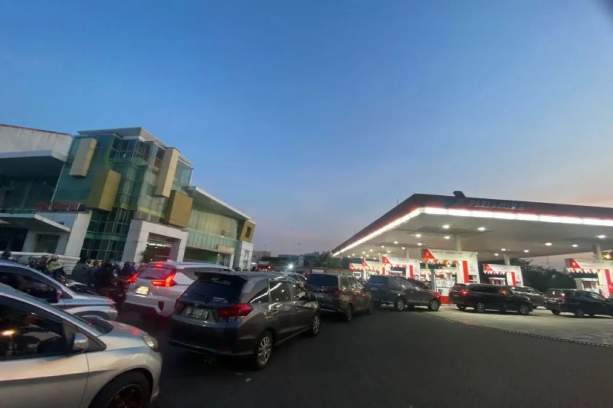 Urai Antrean BBM, Pemprov Sulsel Minta Pertamina Siapkan ...