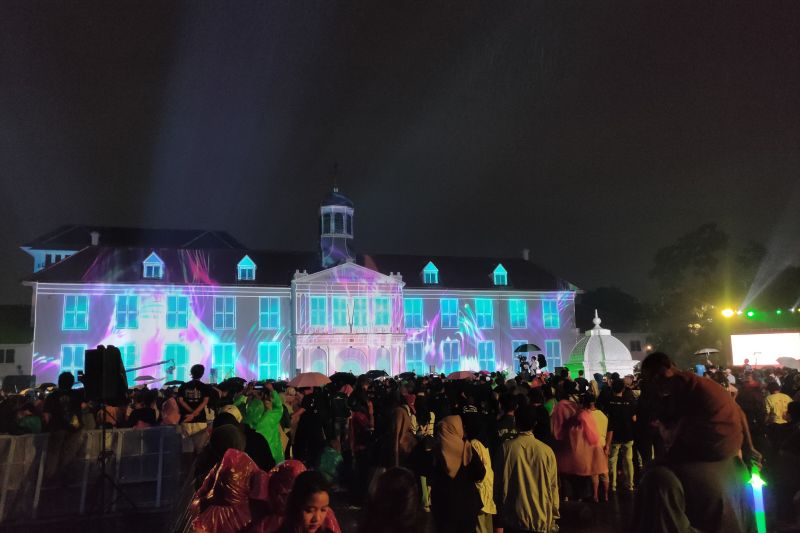 Band Kotak Hentikan Konser di Kota Tua Akibat Muncul Bau Gas Menyengat, Ternyata Ulah Pencopet!