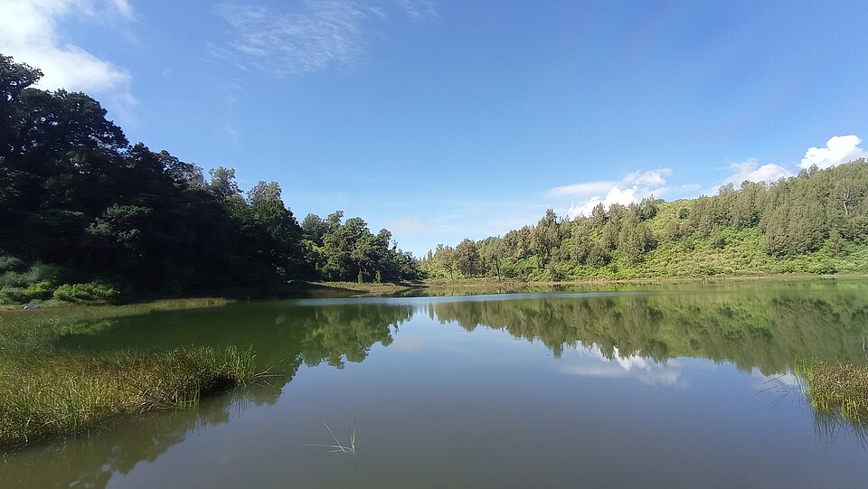 Bromo Ditutup, Danau Kawah Ranu Regulo Jadi Pelipur Lara Wisatawan